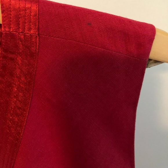 Red Linen, embroidered sleeveless top. - Picture 7 of 7